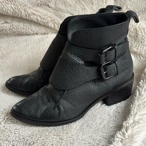 Alexander wang black leather Erin ankle boot
EU Size 38 / US size 8